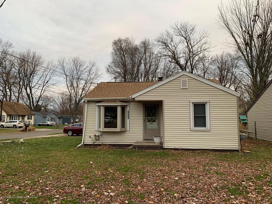 2922 Risdale Ave, Lansing, MI 48911 - photo 1