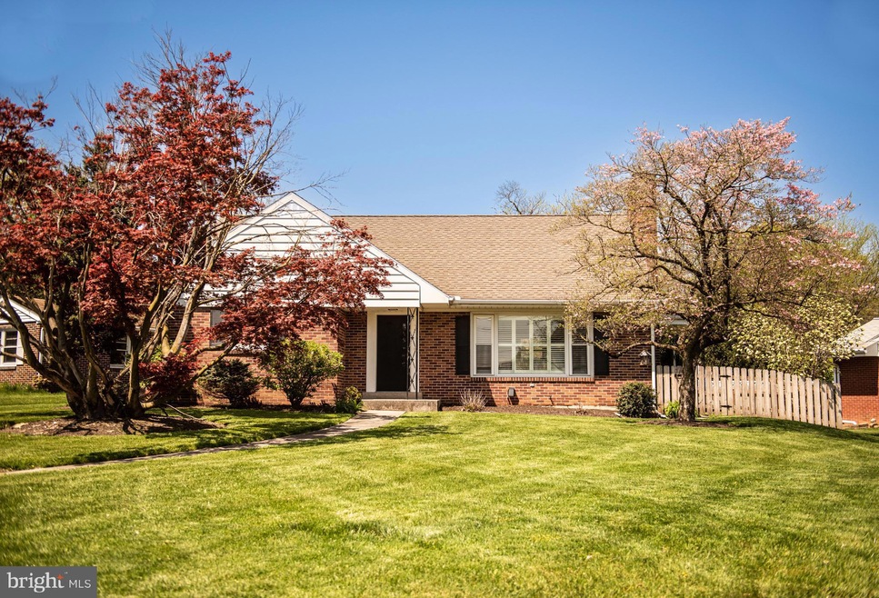 7 W Governor Rd, Hershey, PA 17033 - photo 1