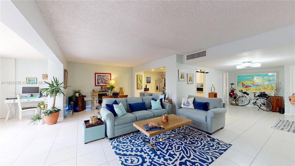 Jockey Club unit 2G, Miami, FL 33181 - photo 1