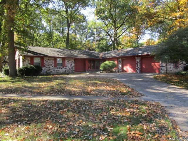 1701 Lynbrook Dr, Flint, MI 48507 - photo 1