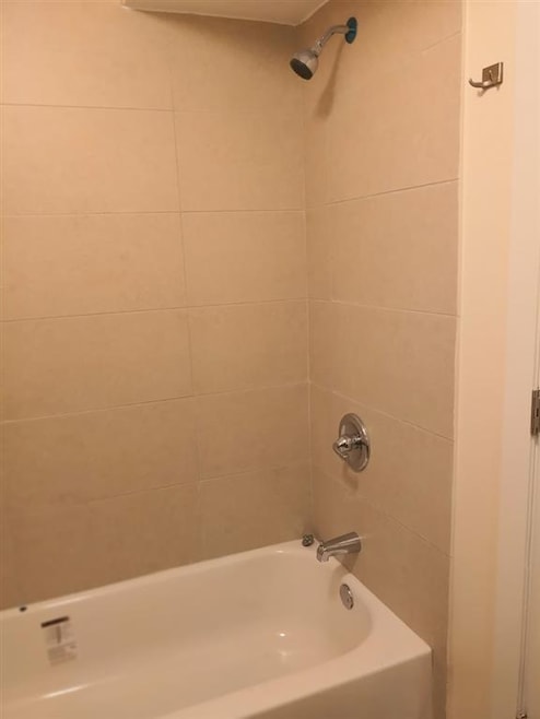 6330 N Rockwell St unit G, Chicago, IL 60659 - photo 1