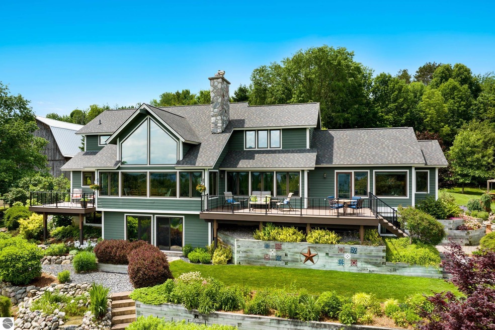 Sold $1,550,000 • Co-Listing Agent