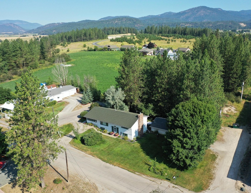 Birdseye view of home and lot