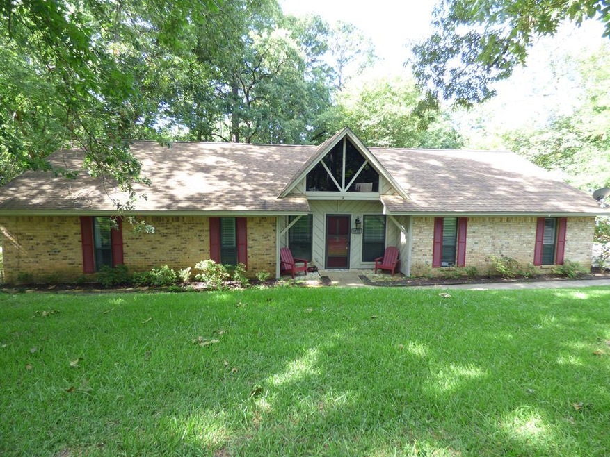 1722 Hollybrook Dr, Nacogdoches, TX 75965 - photo 1