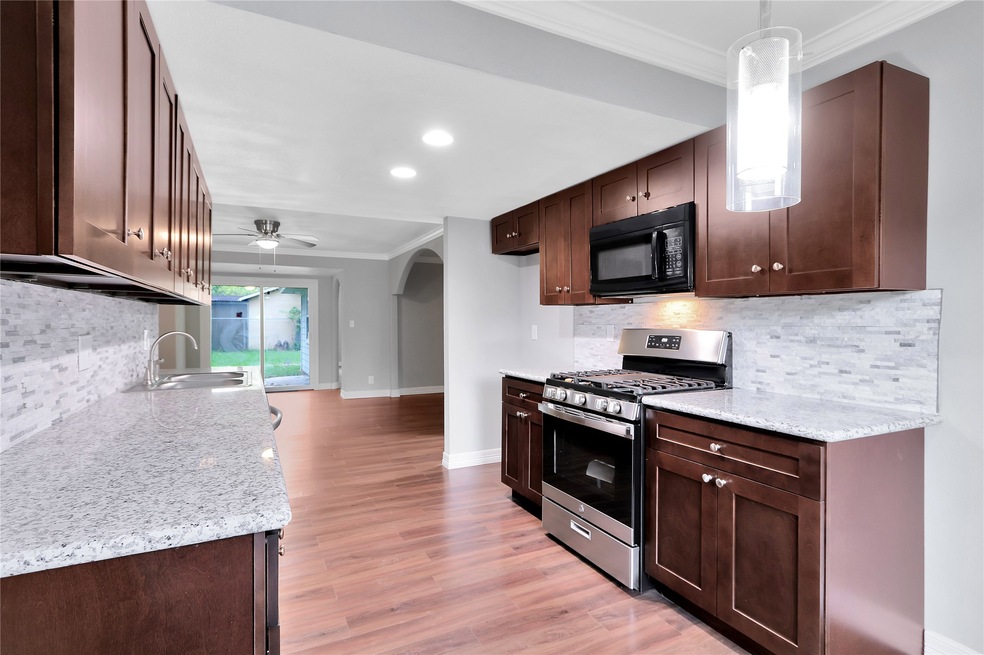 8819 Brackley Ln, Houston, TX 77088 - photo 1