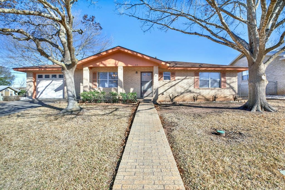 618 Cross Mountain Dr, Fredericksburg, TX 78624 - photo 1