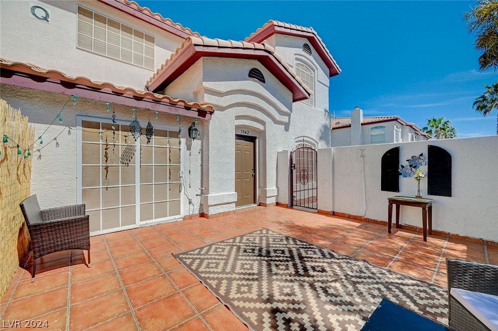 Large courtyard entry!