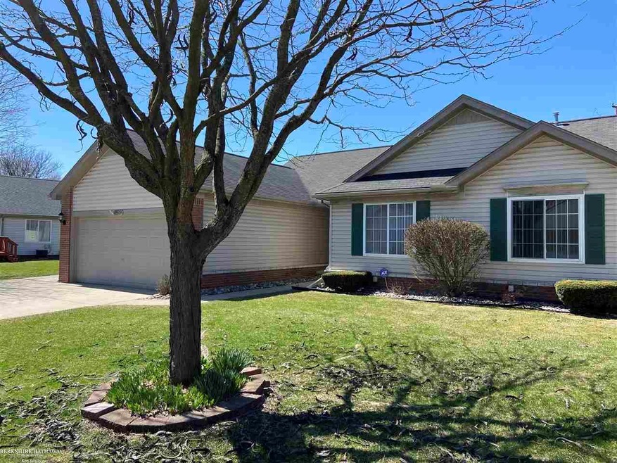 29929 Kenwood Ct, Roseville, MI 48066 - photo 1