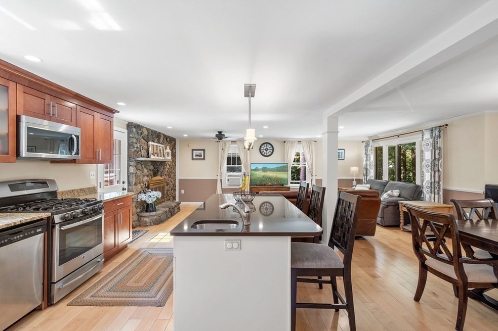 537 Boxford St, North Andover, MA 01845 - photo 1