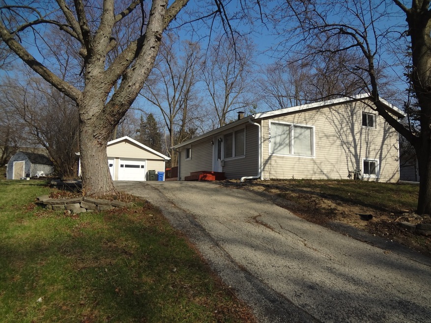 1629 Sacramento Dr, Carpentersville, IL 60110 - photo 1