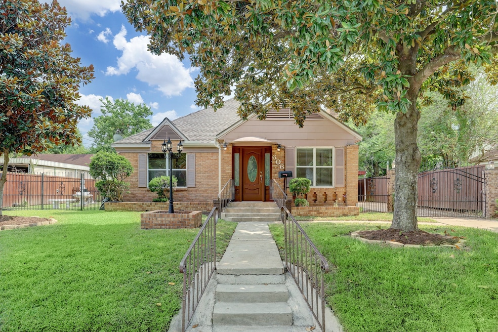 606 Fairbanks St, Houston, TX 77009 - photo 1