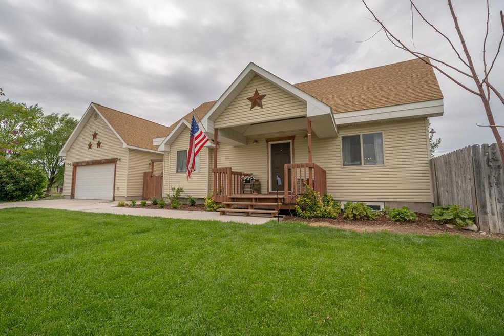 372 W 300 N, Blackfoot, ID 83221 - photo 1