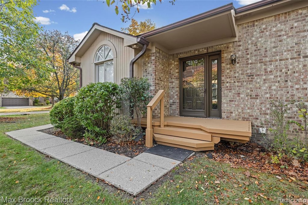 7400 Tall Timbers, West Bloomfield, MI 48322 - photo 1