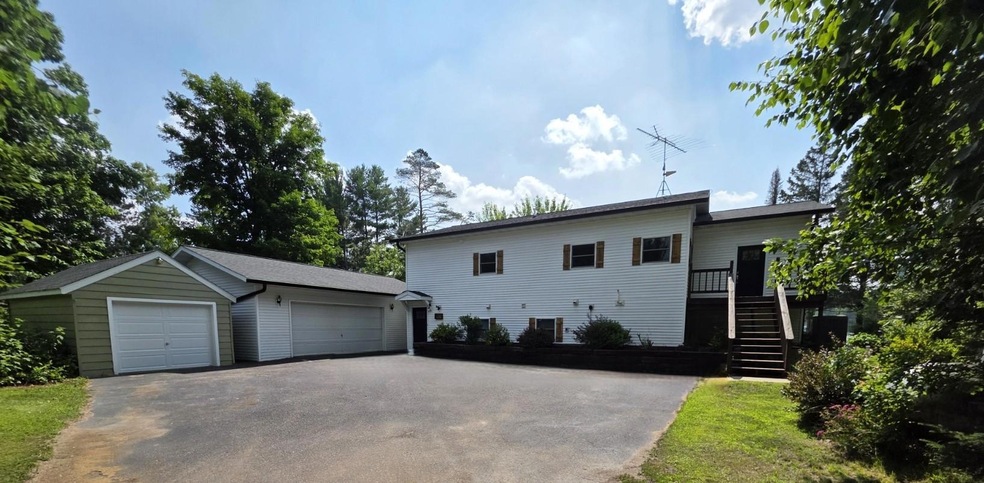 For Sale $599,900 • Co-Listing Agent