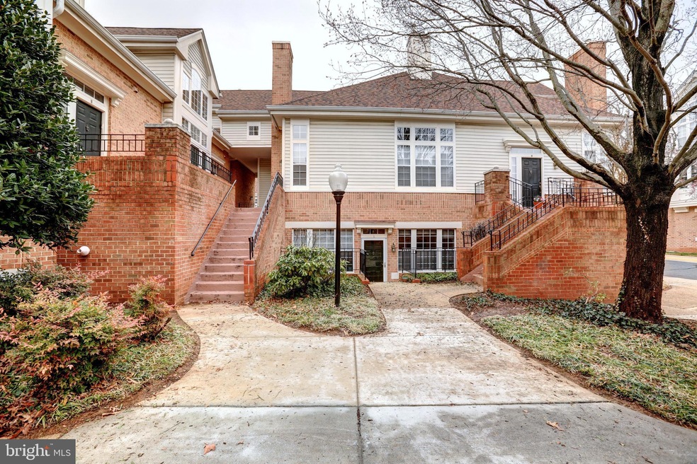 7021 Haycock Rd unit M, Falls Church, VA 22043 - photo 1