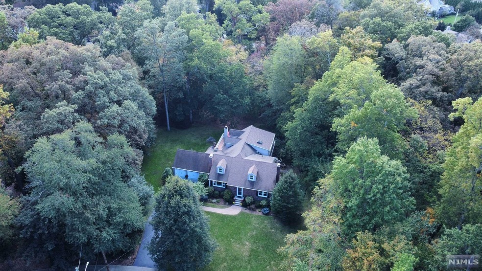 68 E Orchard St, Allendale, NJ 07401 - photo 1