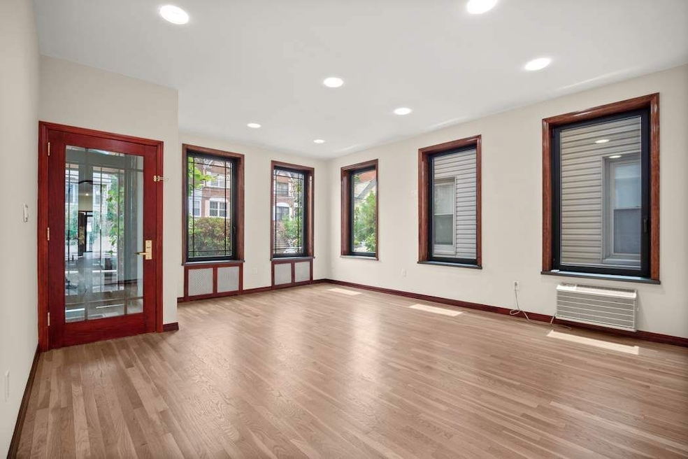 3245 Corlear Ave unit 1, Bronx, NY 10463 - photo 1