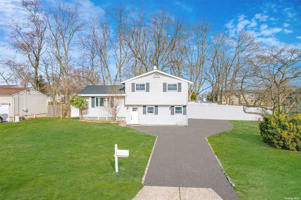 3107 Newport Ave, Medford, NY 11763 - photo 1