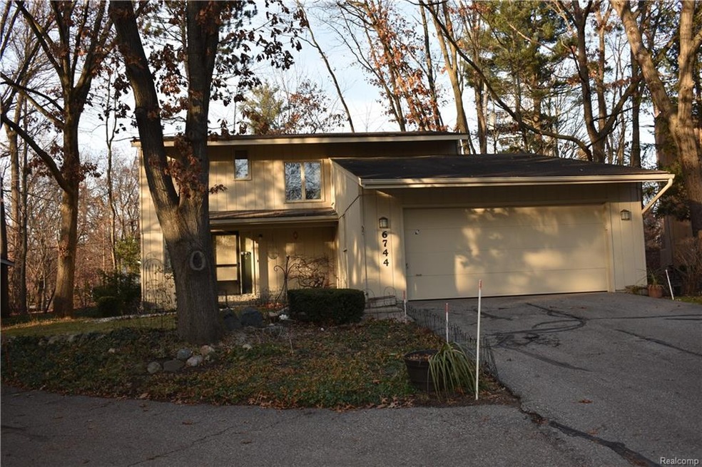 6744 Red Cedar Ln, West Bloomfield, MI 48324 - photo 1