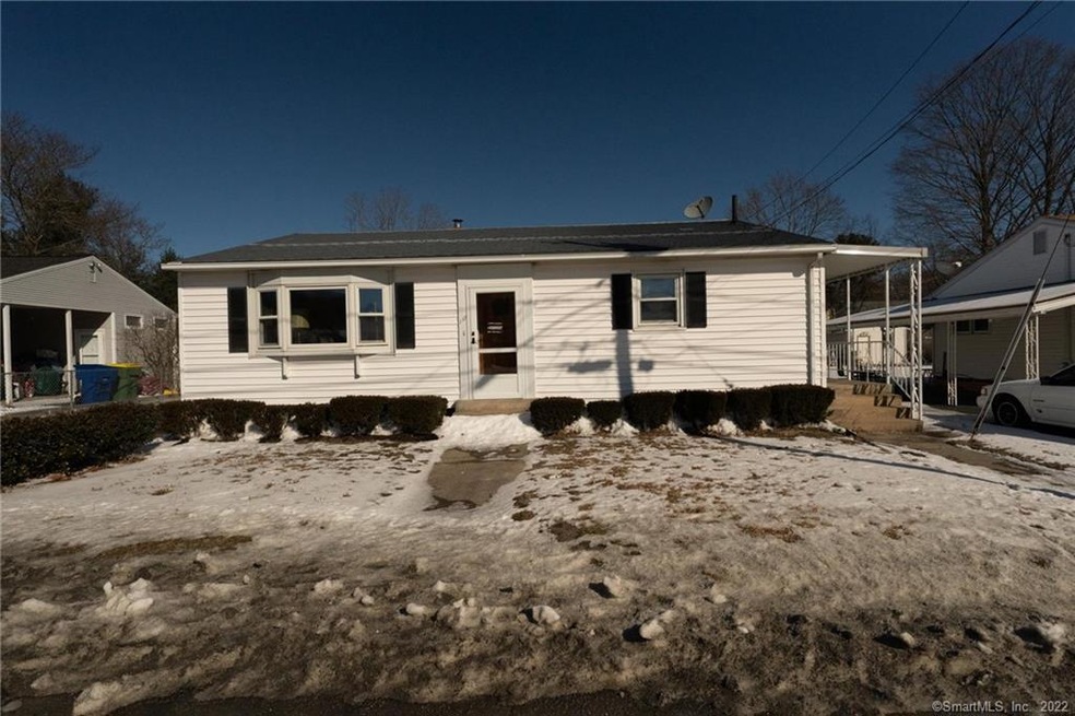 137 Meadowbrook Dr, Waterbury, CT 06706 - photo 1