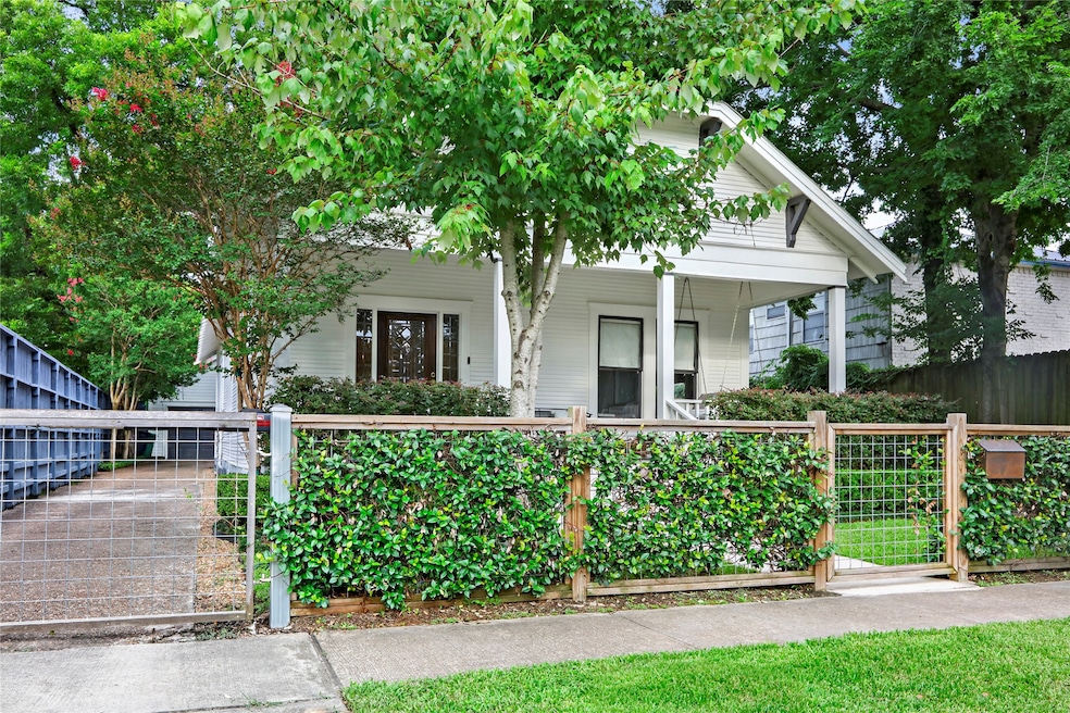912 Cortlandt St, Houston, TX 77008 - photo 1