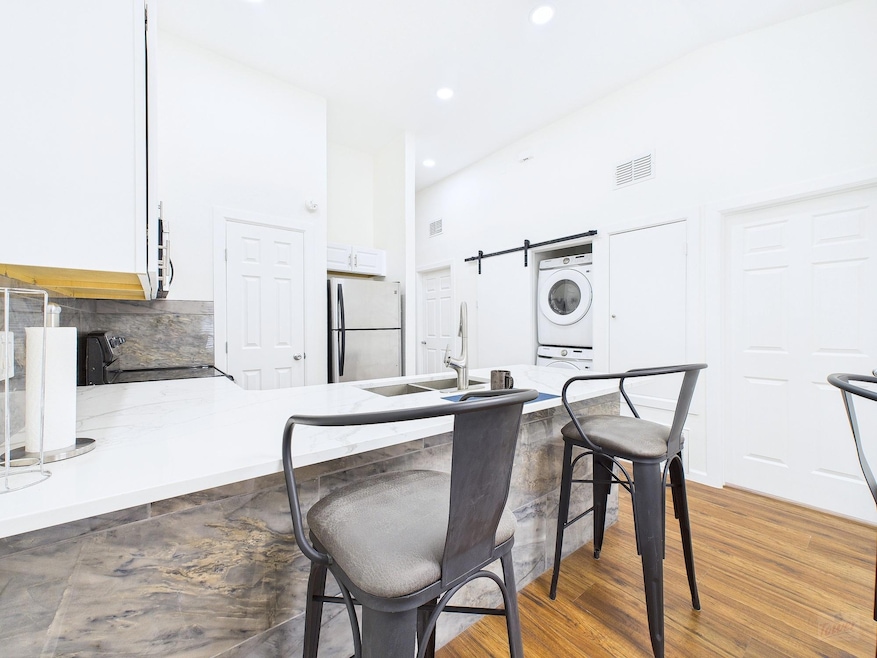 2216 San Gabriel St unit 305, Austin, TX 78705 - photo 1