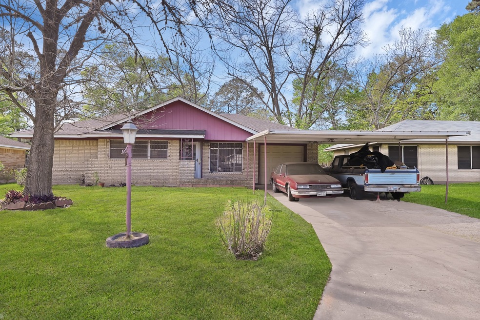 10423 Royal Oaks Dr, Houston, TX 77016 - photo 1