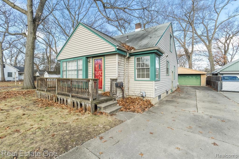910 W Maplehurst