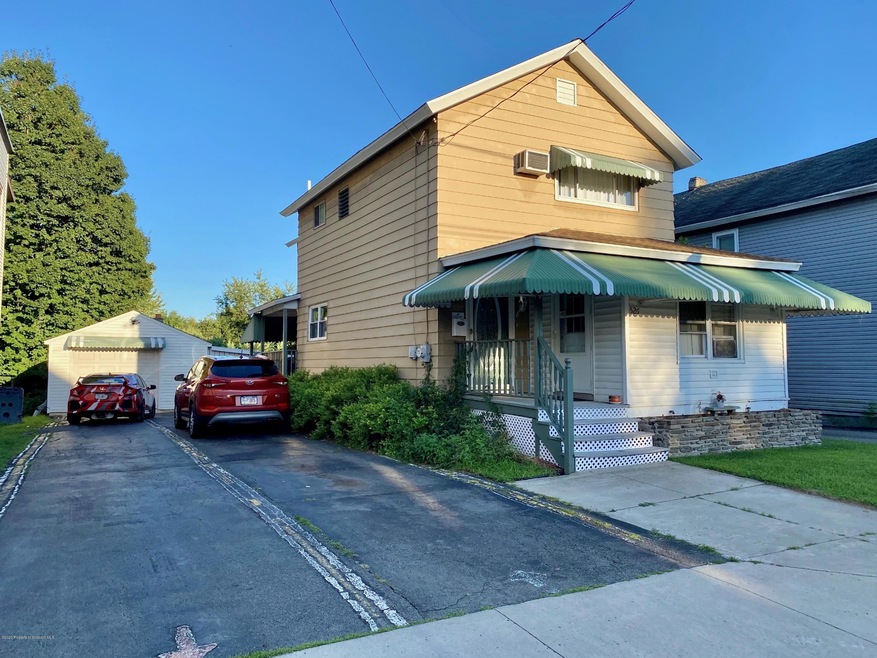 526 Washington Ave, Jermyn, PA 18433 - photo 1