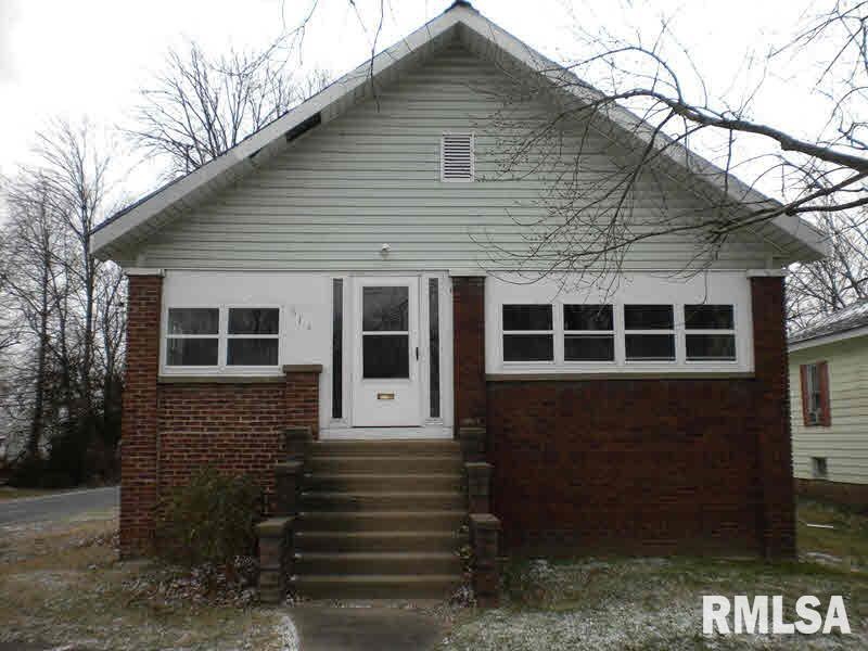 615 W Poplar St, Harrisburg, IL 62946 - photo 1