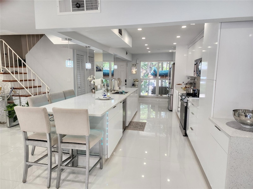 3301 Simms St unit 12B, Hollywood, FL 33021 - photo 1