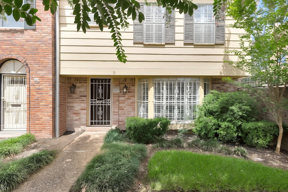 6350 Briar Rose Dr unit 185, Houston, TX 77057 - photo 1