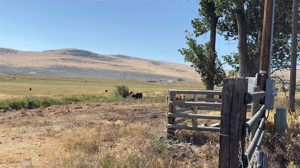 For Sale $927,000 • Co-Listing Agent