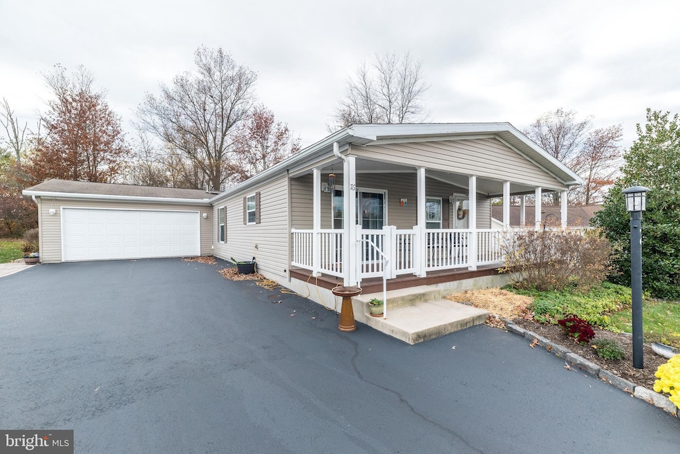 76 Waterford Ln unit T 76, Sellersville, PA 18960 - photo 1