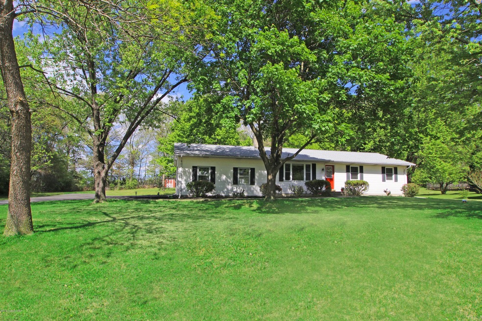 2180 Valley View Dr S, Saylorsburg, PA 18353 - photo 1