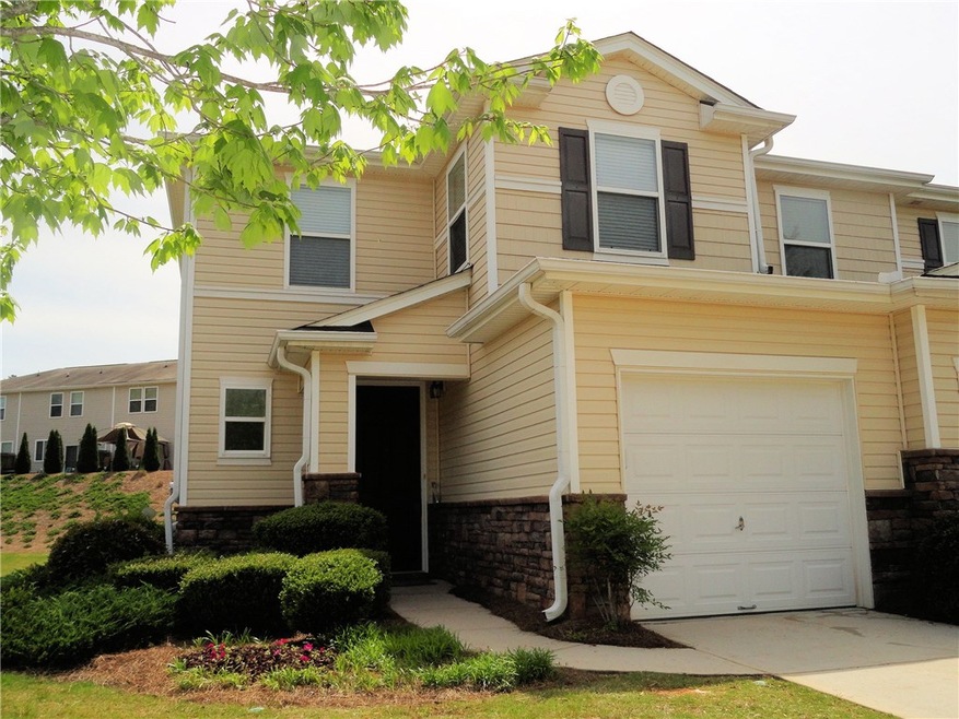 Lovely new like move in ready no maintenance end u