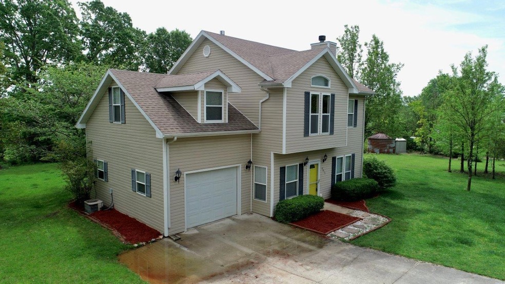 8612 N CEDAR CT