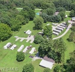 Well Kept . Very Established . HUGE Potential ! En