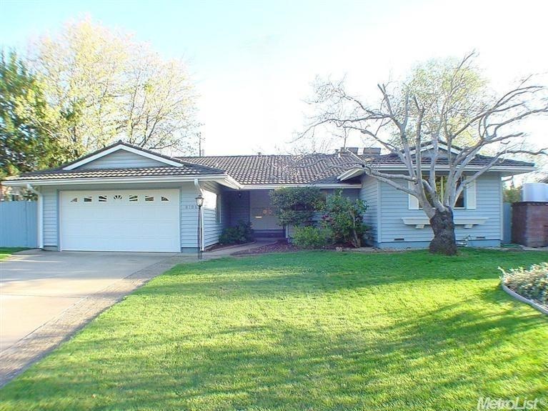 Home is tastefully set on this great lot. The driv