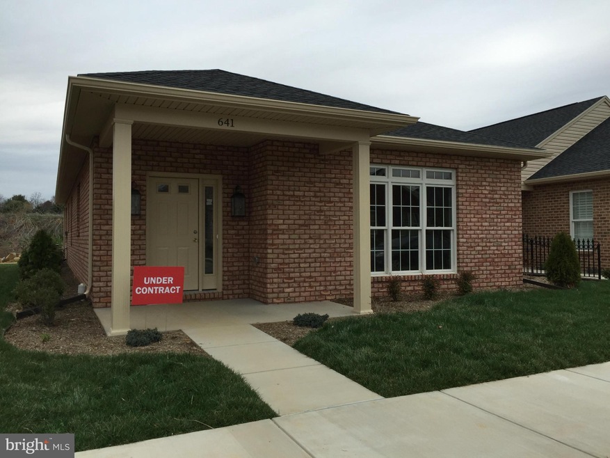 641 Tudor Dr, Hagerstown, MD 21742 - photo 1