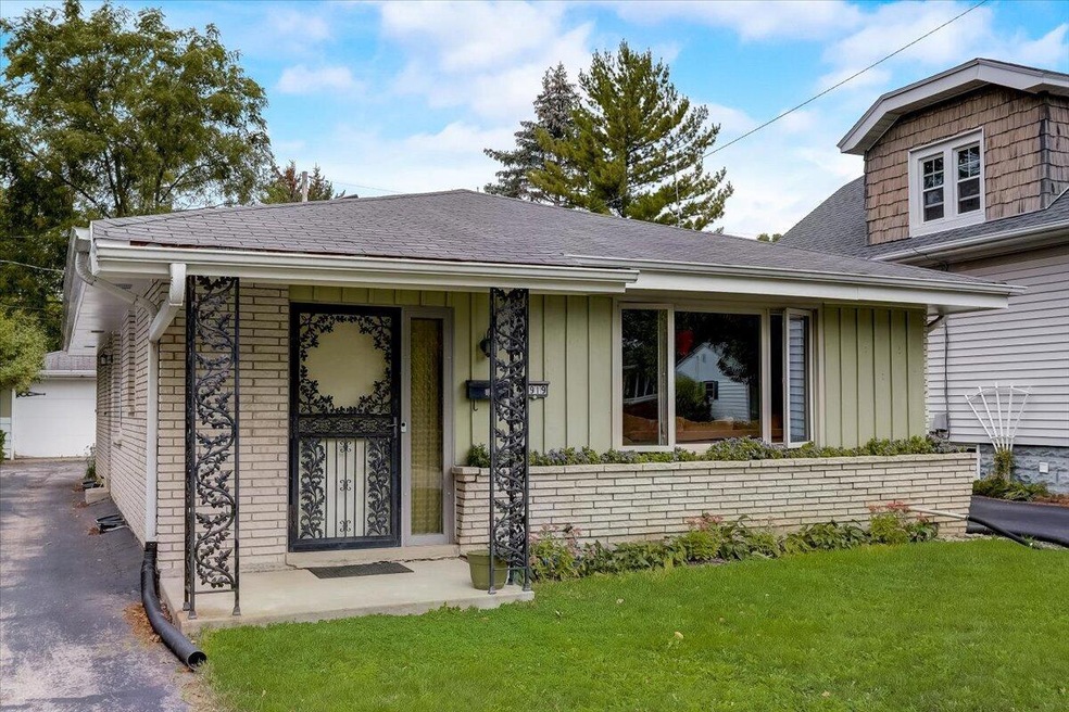 4919 N 127th St, Butler, WI 53007 - photo 1