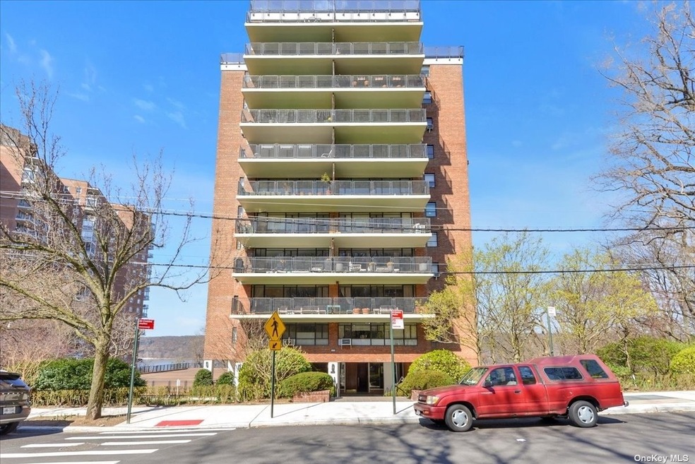 Highpoint on the Hudson unit 8F, Bronx, NY 10463 - photo 1