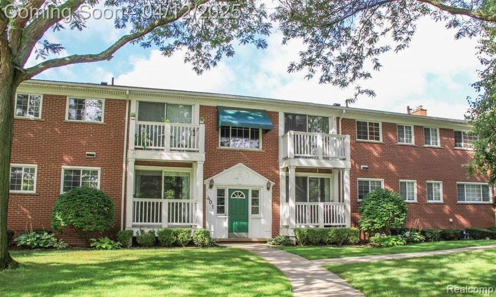 401 N Eton St unit 101, Birmingham, MI 48009 - photo 1