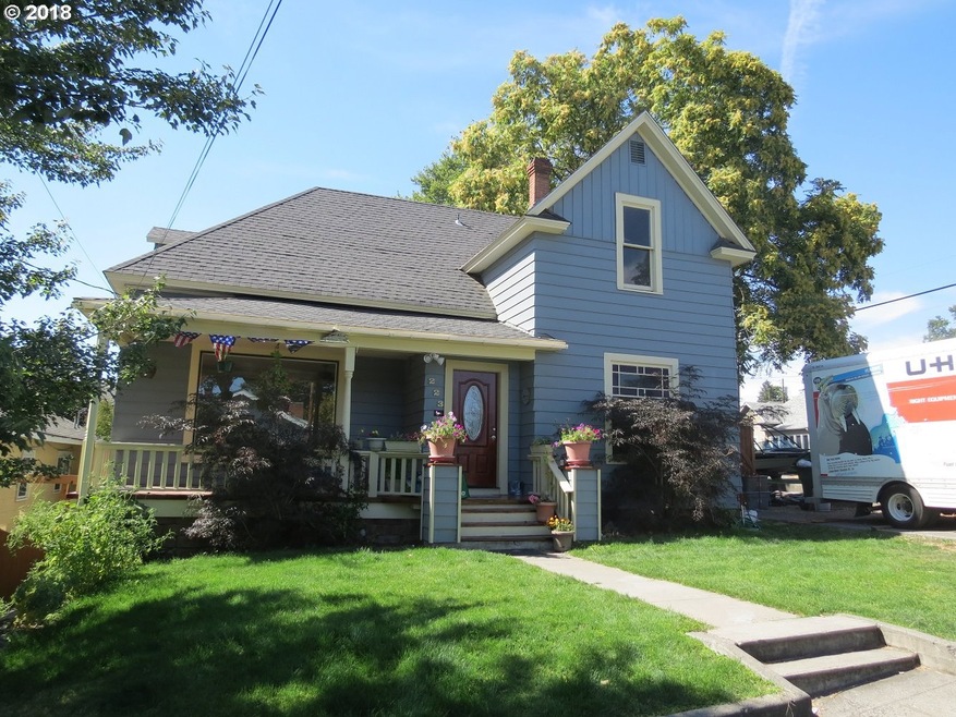 223 NW 7th St, Pendleton, OR 97801 - photo 1