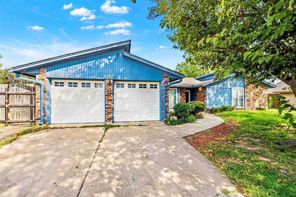 6767 SW Chaucer Dr, Lawton, OK 73505 - photo 1