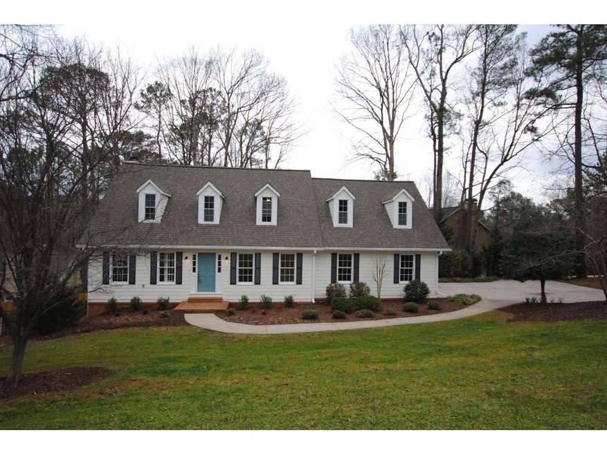Grogeous Cape Cod close to everything in Roswell. 
