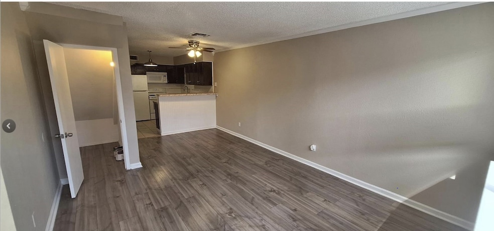 805 N Oak St unit 103, Arlington, TX 76011 - photo 1