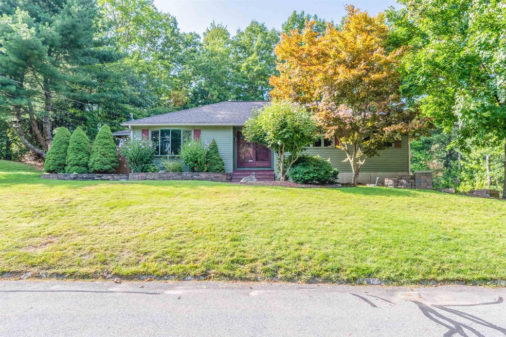 8 Jolori Ln, Nashua, NH 03062 - photo 1