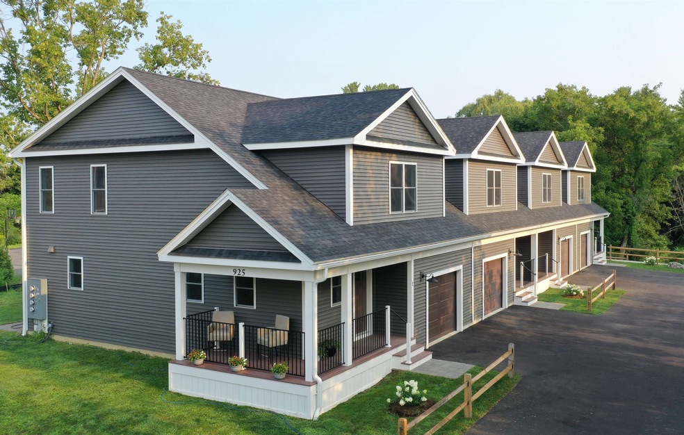 925 Falls Rd unit 2, Shelburne, VT 05482 - photo 1