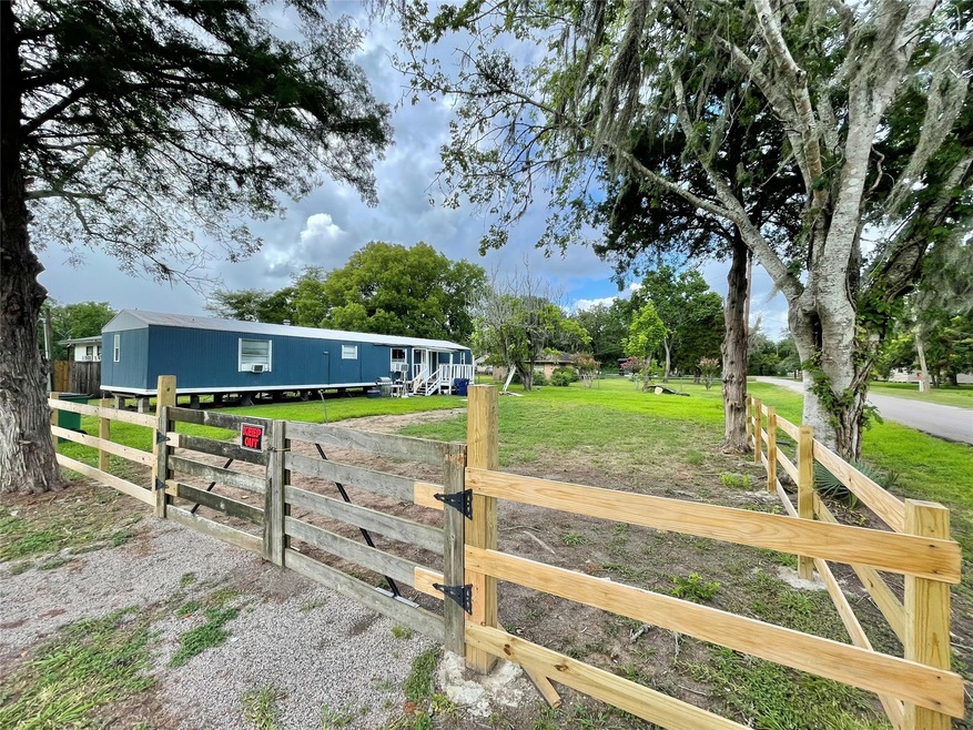 702 W Front St, Brazoria, TX 77422 - photo 1